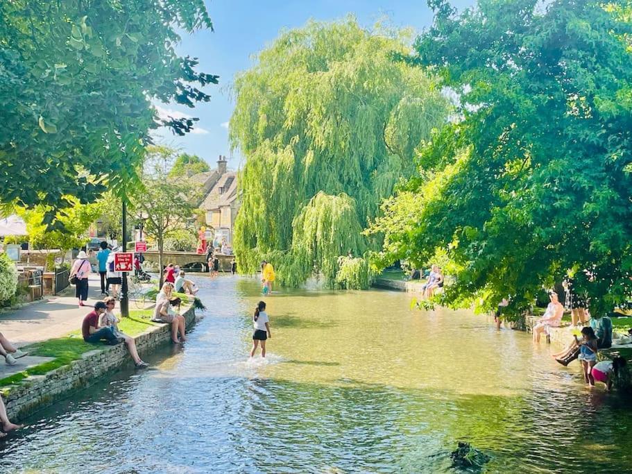 Lavender Lodge Bourton Buitenkant foto